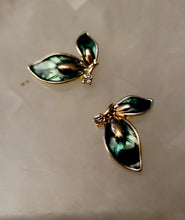 Load image into Gallery viewer, Enameled Alloy Butterfly - Maritza&#39;s Nails 
