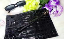 Load image into Gallery viewer, Wristlet Pouch &amp; Sunglasses set

